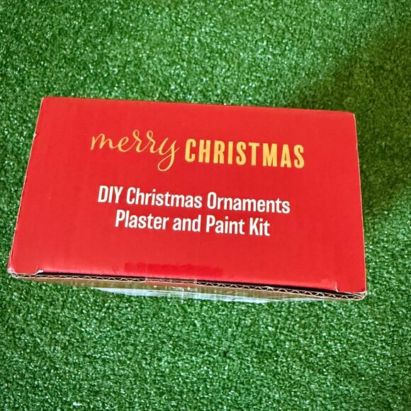 DIY Christmas Oranments Plaster & Paint Kit 10 Pieces NEW Merry Christmas in Box - Picture 7 of 12